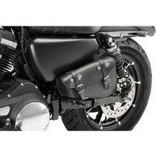 Carica l'immagine nel visualizzatore di Gallery, CUSTOM ACCES BORSA LATERALE SINISTRA MOD. DETROIT NERO - COD. AP0003N - Presenta due chiusure con fibbia. Dimensioni (HxL): 200