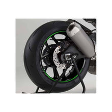 Carica l'immagine nel visualizzatore di Gallery, PUIG ADESIVI CERCHI PREMIUM VERDE FLUO - Kit con 8 strisce adesive, protegge la moto da graffi e raggi UV - COD. 8431V