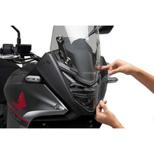 Carica l'immagine nel visualizzatore di Gallery, PUIG ADESIVO PROTEZIONE FARO PER HONDA XL750 TRANSALP 23-24 TRASPARENTE