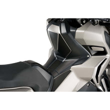 Carica l'immagine nel visualizzatore di Gallery, PUIG ADESIVO PROTEZIONE SCOOTER PER HONDA X-ADV 18-20 NERO