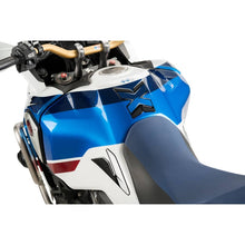 Carica l'immagine nel visualizzatore di Gallery, PUIG ADESIVO SERBATOIO HONDA AFRICA TWIN ADVENTURE SPORTS 18-19 CARBON LOOK