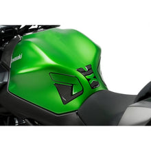 Carica l'immagine nel visualizzatore di Gallery, PUIG ADESIVO SERBATOIO KAWASAKI Z650 20-24 CARBON LOOK