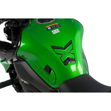 Carica l'immagine nel visualizzatore di Gallery, PUIG ADESIVO SERBATOIO PER KAWASAKI Z900 2022 CARBON LOOK