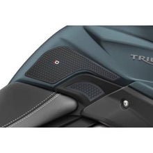 Carica l'immagine nel visualizzatore di Gallery, PUIG ADESIVO SERBATOIO SPECIFICO LATERALE TRIUMPH TIGER 1200 ALPINE EDITION 20-21 NERO