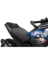 Carica l'immagine nel visualizzatore di Gallery, PUIG COVER PER SEDILE POSTERIORE PER KIT PISTA PER BMW R1300 GS 23-25 NERO OPACO