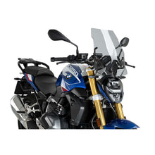 Carica l'immagine nel visualizzatore di Gallery, PUIG CUPOLINO NAKED N.G. TOURING PER BMW R1250 R 23-25 FUME CHIARO