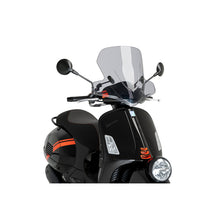 Carica l'immagine nel visualizzatore di Gallery, PUIG CUPOLINO SCOOTER CITY TOURING VESPA GTV 300 23-25 FUME CHIARO