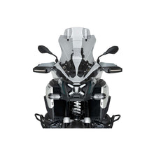 Carica l'immagine nel visualizzatore di Gallery, PUIG CUPOLINO TOURING PLUS-VISIERA SENZA RADAR BMW R1300 GS TRIPLE BLACK 23-25 FUME CHIARO