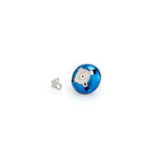 Carica l'immagine nel visualizzatore di Gallery, PUIG TAPPO OLIO MOTORE PER TRIUMPH COLORE BLU - COD. 3760A - Materiale: alluminio anodizzato nero con anello colorato.