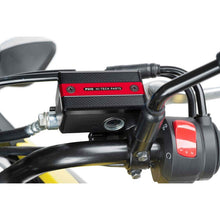 Carica l'immagine nel visualizzatore di Gallery, PUIG TAPPO SERBATOIO ANTERIORE PER FLUIDO FRENO SUZUKI GSX-R250 17-19 ROSSO